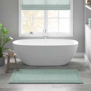 The Madison Park Signature Splendor 100% Cotton Tufted 3000 GSM Reversible Bath Rug brings incredible comfort and softness to your bathroom decor. This 100% cotton bath rug features a superior tufted top construction in a heavy 3000gsm weight