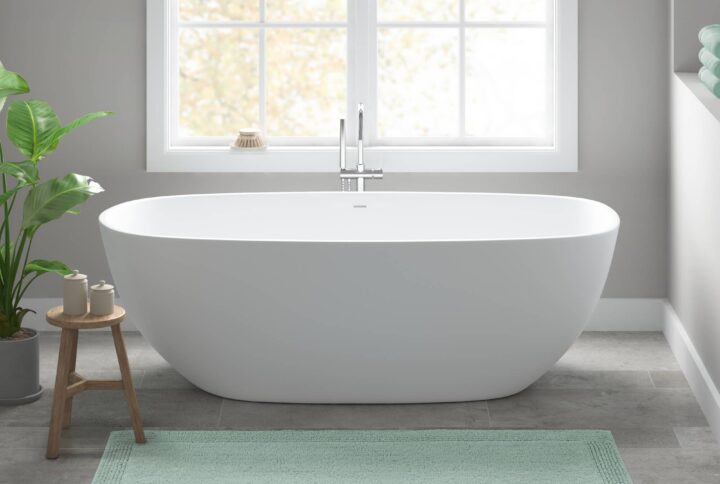 The Madison Park Signature Splendor 100% Cotton Tufted 3000 GSM Reversible Bath Rug brings incredible comfort and softness to your bathroom decor. This 100% cotton bath rug features a superior tufted top construction in a heavy 3000gsm weight