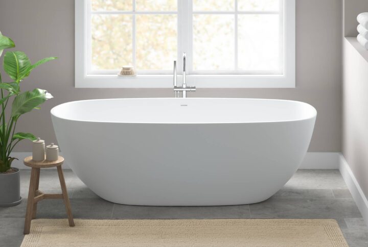 The Madison Park Signature Splendor 100% Cotton Tufted 3000 GSM Reversible Bath Rug brings incredible comfort and softness to your bathroom decor. This 100% cotton bath rug features a superior tufted top construction in a heavy 3000gsm weight