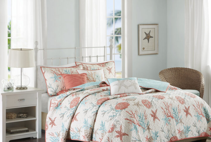 For a vibrant coastal update to your bedroom