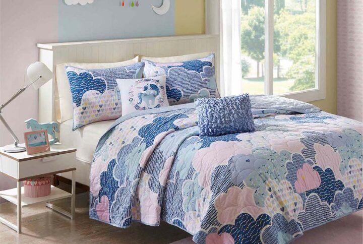 Drift off to dreamland with the whimsical charm of the Urban Habitat Kids Cloud Cotton Reversible Quilt Set. The quilt and shams (1 in Twin Sizes) showcase a cute and fluffy cloud motif in a soft colorful palette with a solid reverse. An oblong decorative pillow features all-over ruching and the square pillow features an embroidered unicorn. Made from 100% pre-shrunk cotton