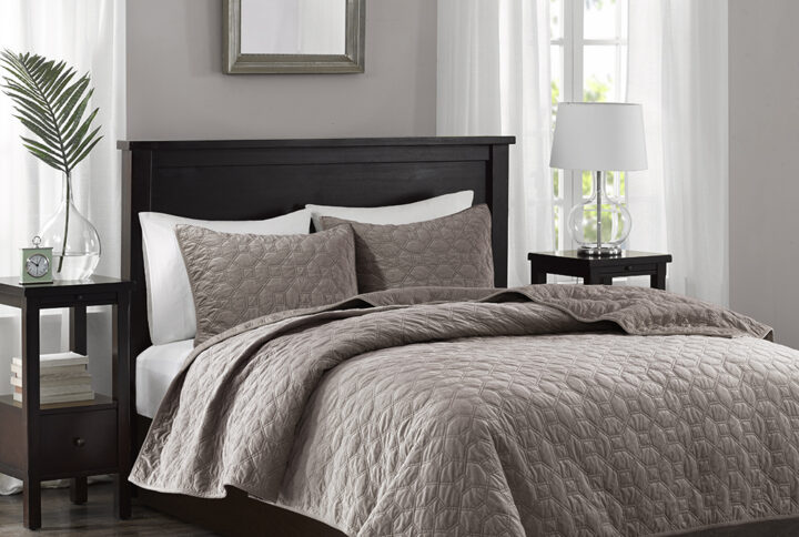 The Madison Park Harper Velvet 3 Piece Quilt Set offers a casual and comfortable update to your bedroom. The polyester velvet quilt features a soft texture with a geometric quilted design