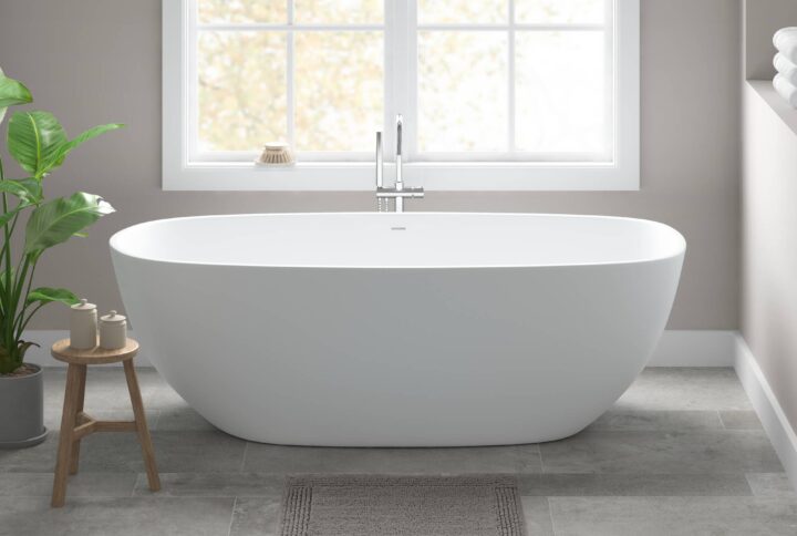 The Madison Park Signature Splendor 100% Cotton Tufted 3000 GSM Reversible Bath Rug brings incredible comfort and softness to your bathroom decor. This 100% cotton bath rug features a superior tufted top construction in a heavy 3000gsm weight