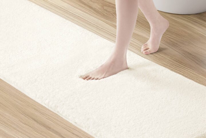 Experience the true feeling of luxurious comfort with our Madison Park Signature Marshmallow Bath Rug. This spa-quality bath rug is made of resilient high pile tufted microfiber for an incredibly plush feel