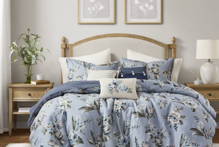 Elevate your bedroom with the shabby chic floral bedding set