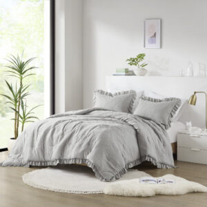 our fluffy comforter features a cloud-like texture and a smooth solid reverse