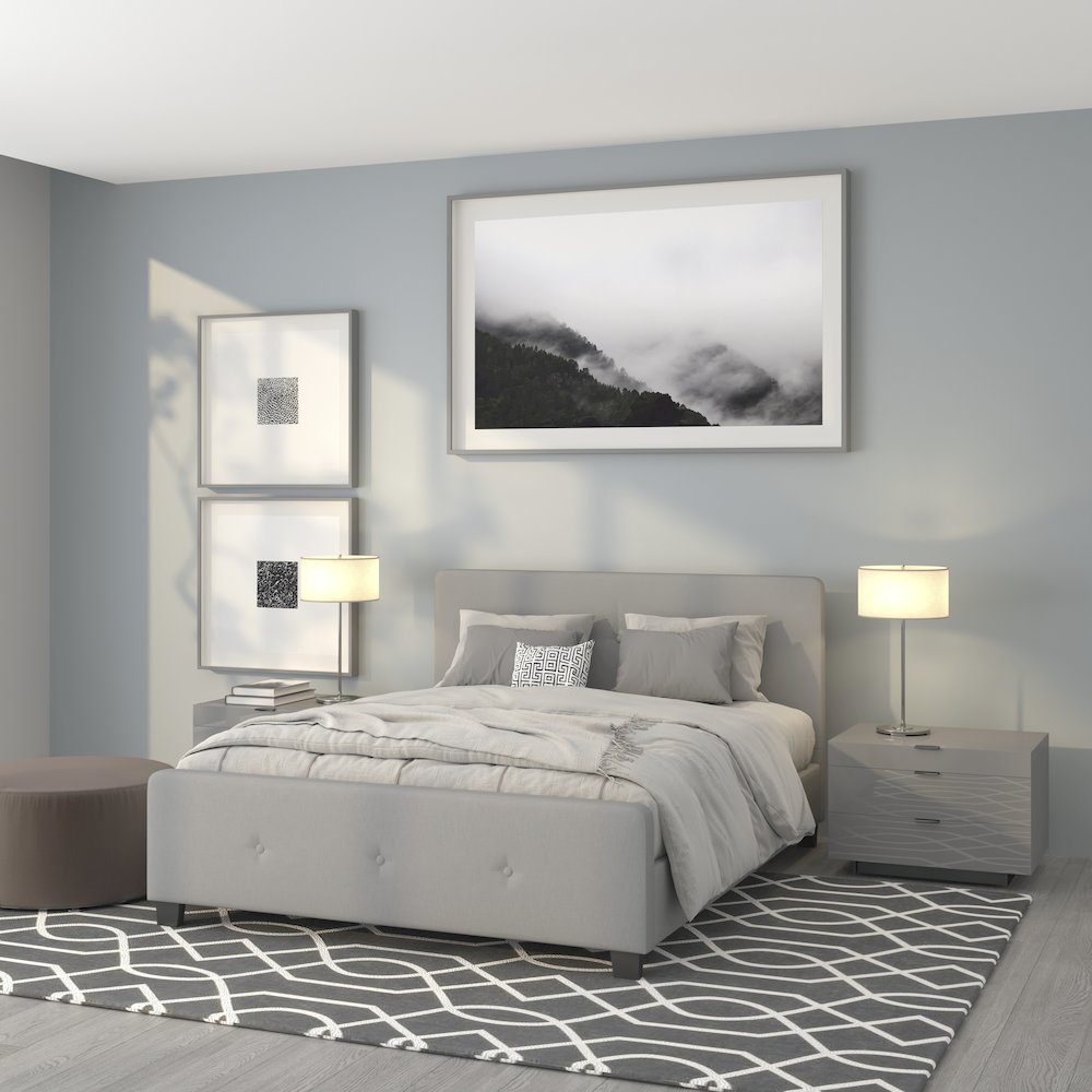 Queen Size Tufted Upholstered Platform Bed in Light Gray Fabric