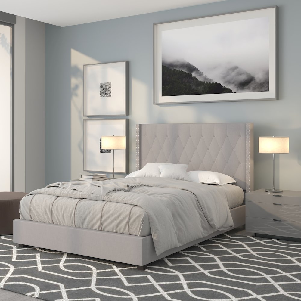 Full Size Tufted Upholstered Platform Bed in Light Gray Fabric