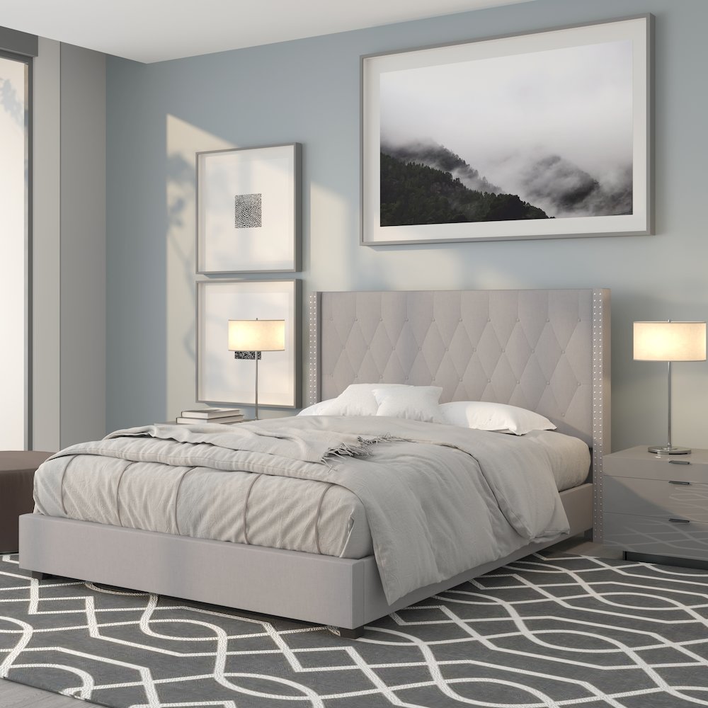 Queen Size Tufted Upholstered Platform Bed in Light Gray Fabric