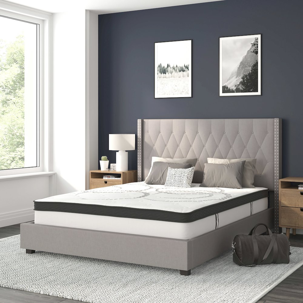 Queen Size Tufted Upholstered Platform Bed in Light Gray Fabric