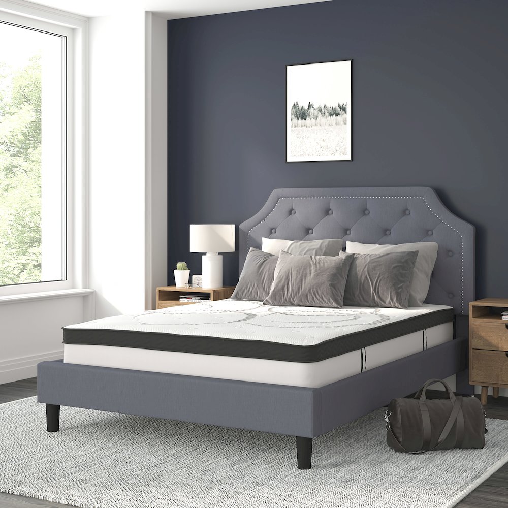 Queen Size Tufted Upholstered Platform Bed in Light Gray Fabric