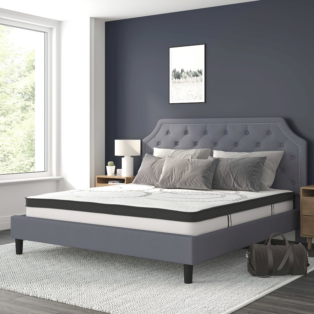 King Size Tufted Upholstered Platform Bed in Light Gray Fabric
