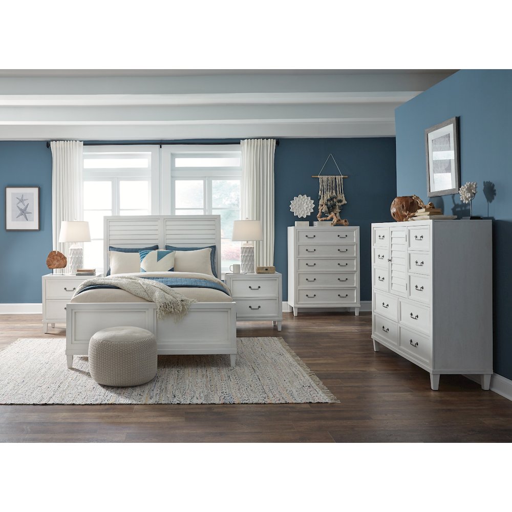 Dunescape Queen Panel Bed – White