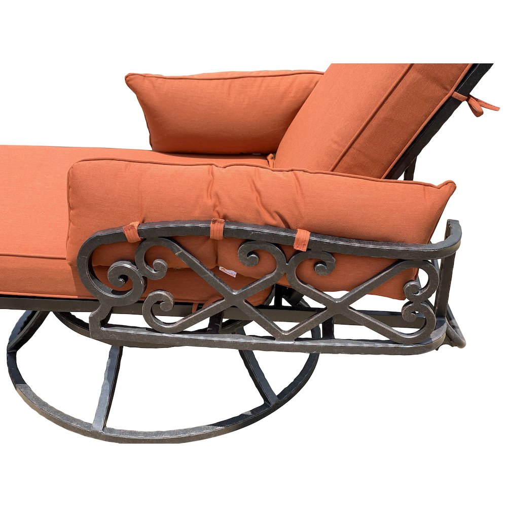Chillounger Swivel Lounge with Cushions