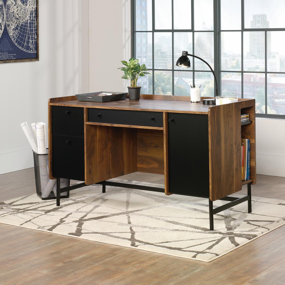Grand Walnut finish