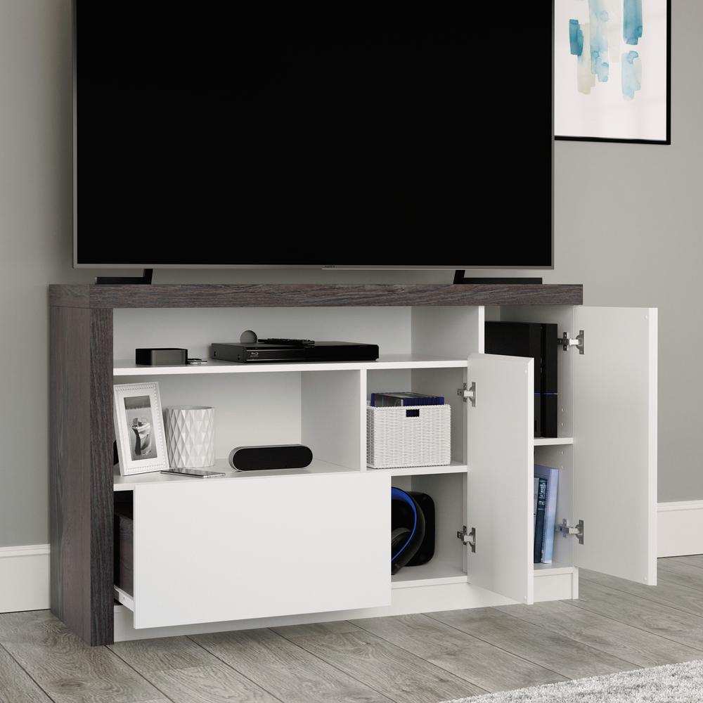 Hudson Court Entertainment Stand