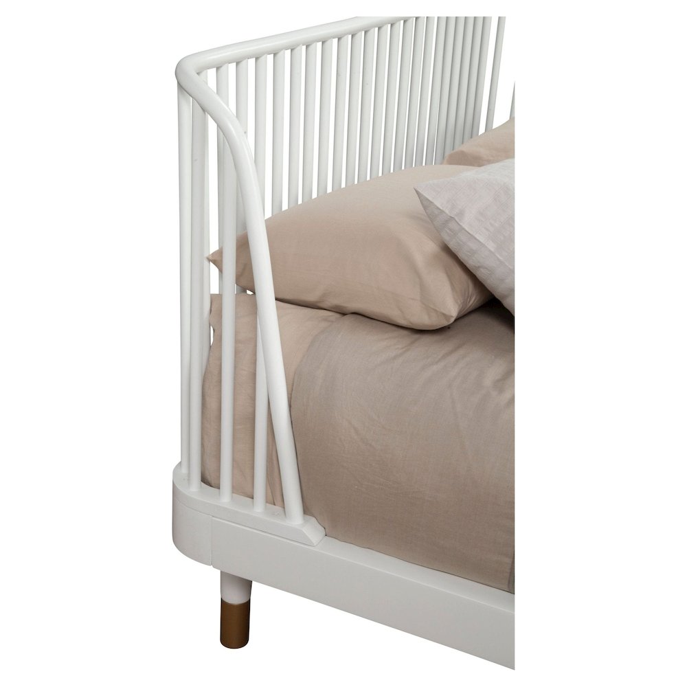 Madelyn Standard King Slat Back Platform Bed