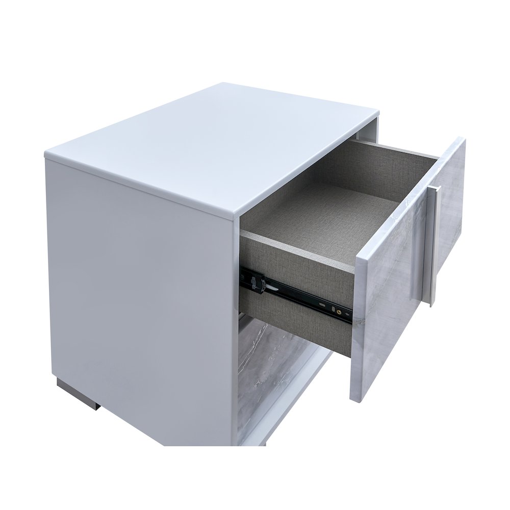 White Lacquered Gloss