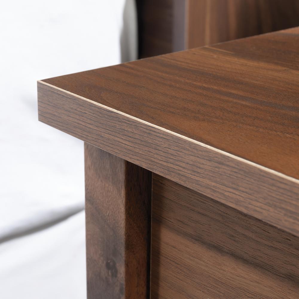 Grand Walnut finish