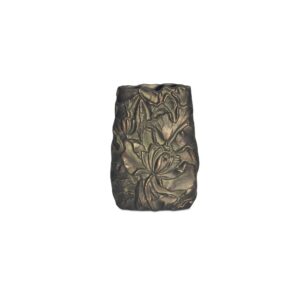 Flourish with florals that don’t wilt. Sabine gives the classic petal motif a bold refresh. Cast in solid aluminum with a rich aged brass finish