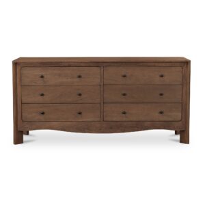 Curve meets edge. Mabel is all about sculptural detail done right. A curved base gives a subtle nod to tradition