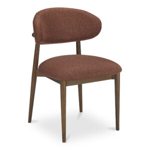 a refined invitation to gather. A robust rubberwood frame bathed in a dark espresso brown finish harmonizes with the rustic