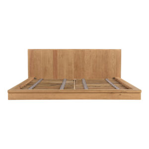 the Plank collection shows off all the organic appeal of the trees it’s made from. A gorgeous display for the wood