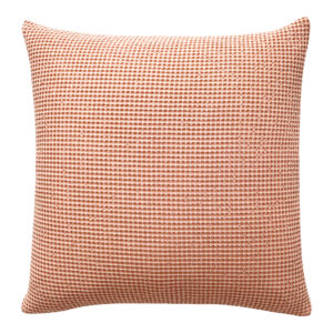 Simple and soft. The Ria pillow collection’s 100% cotton cover combines with a luxuriously soft 100% feather insert for relaxed