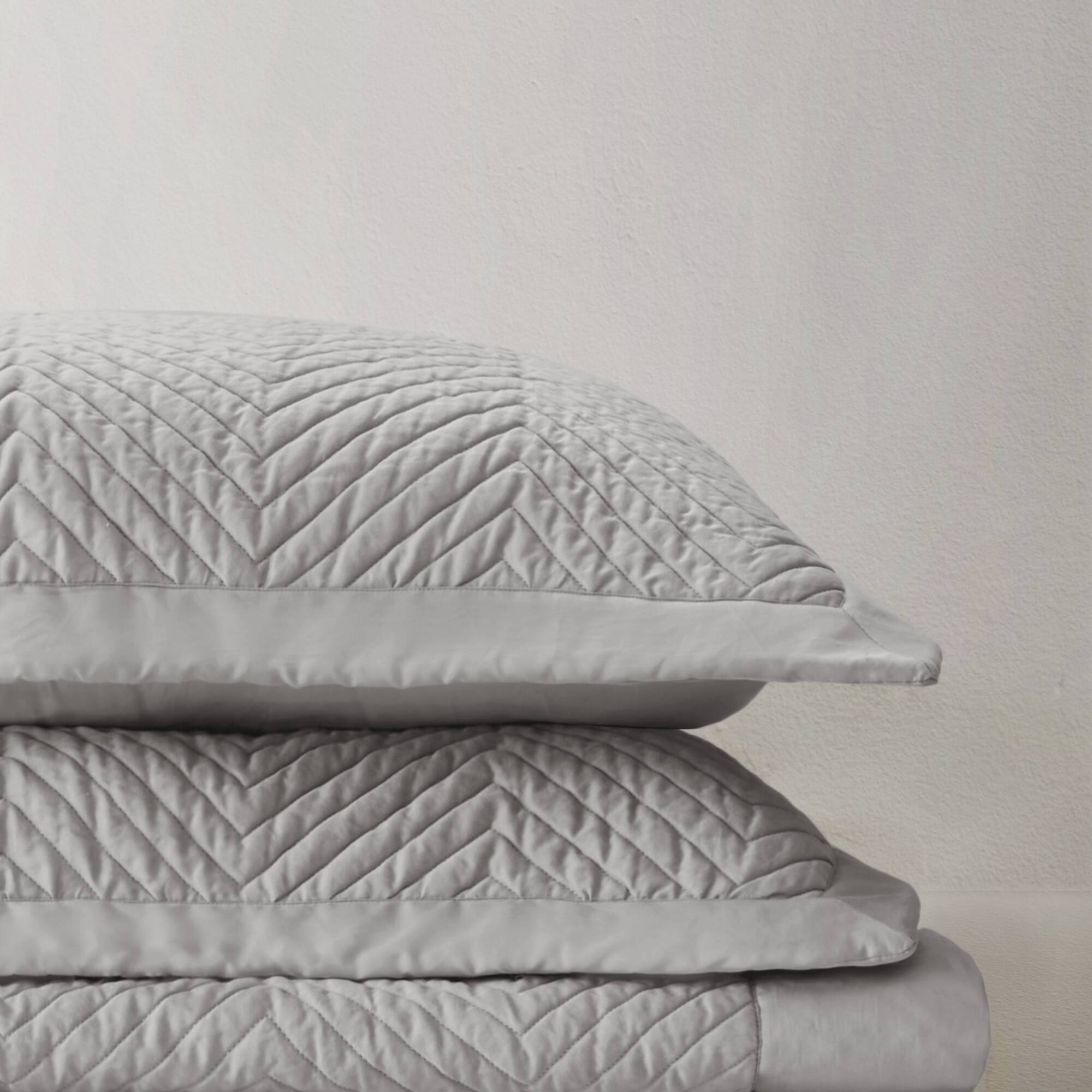 Liam Hotel 3 Piece Cotton Quilt Set