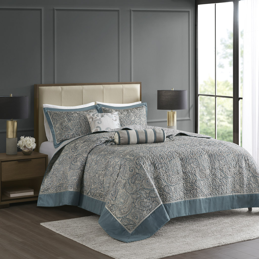 Aubrey 5 Piece Jacquard Bedspread Set with Throw Pillows