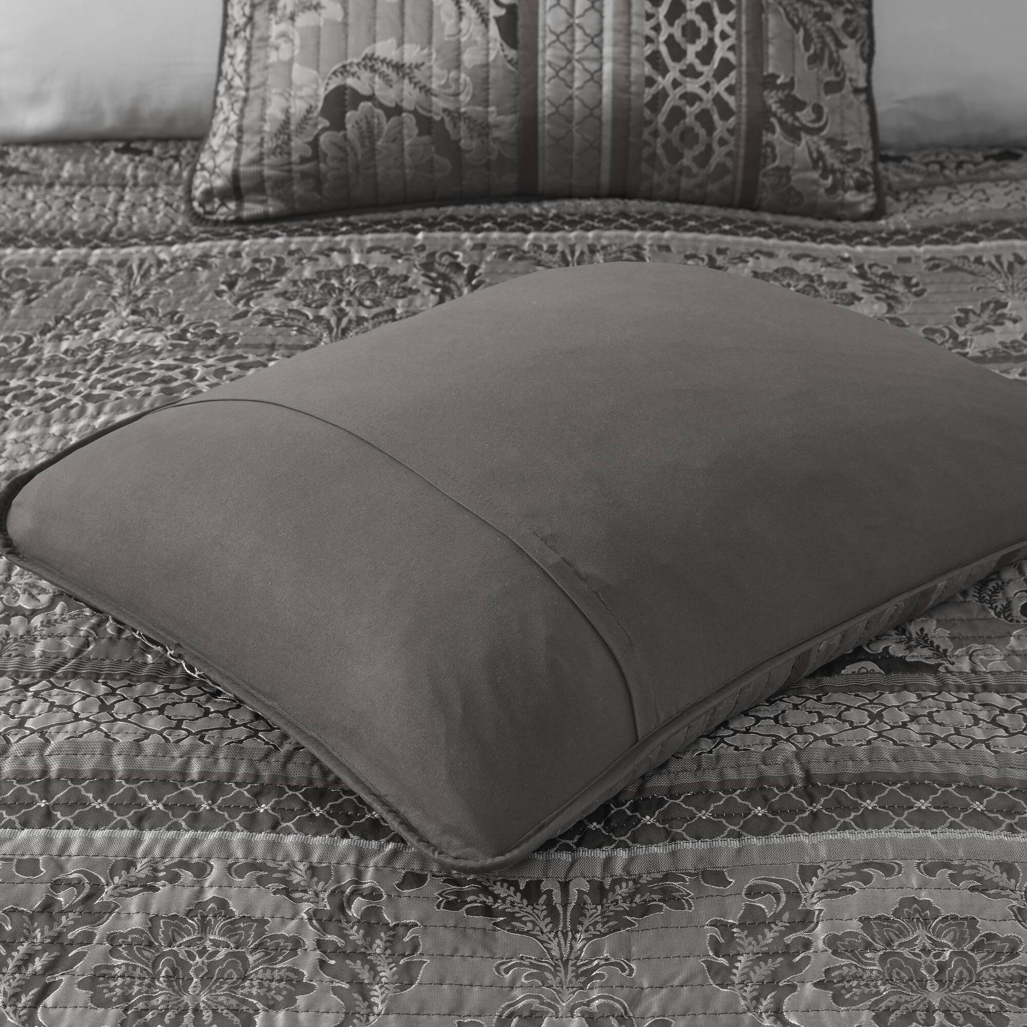 Bellagio 6 Piece Jacquard Quilt Set with Throw Pillows