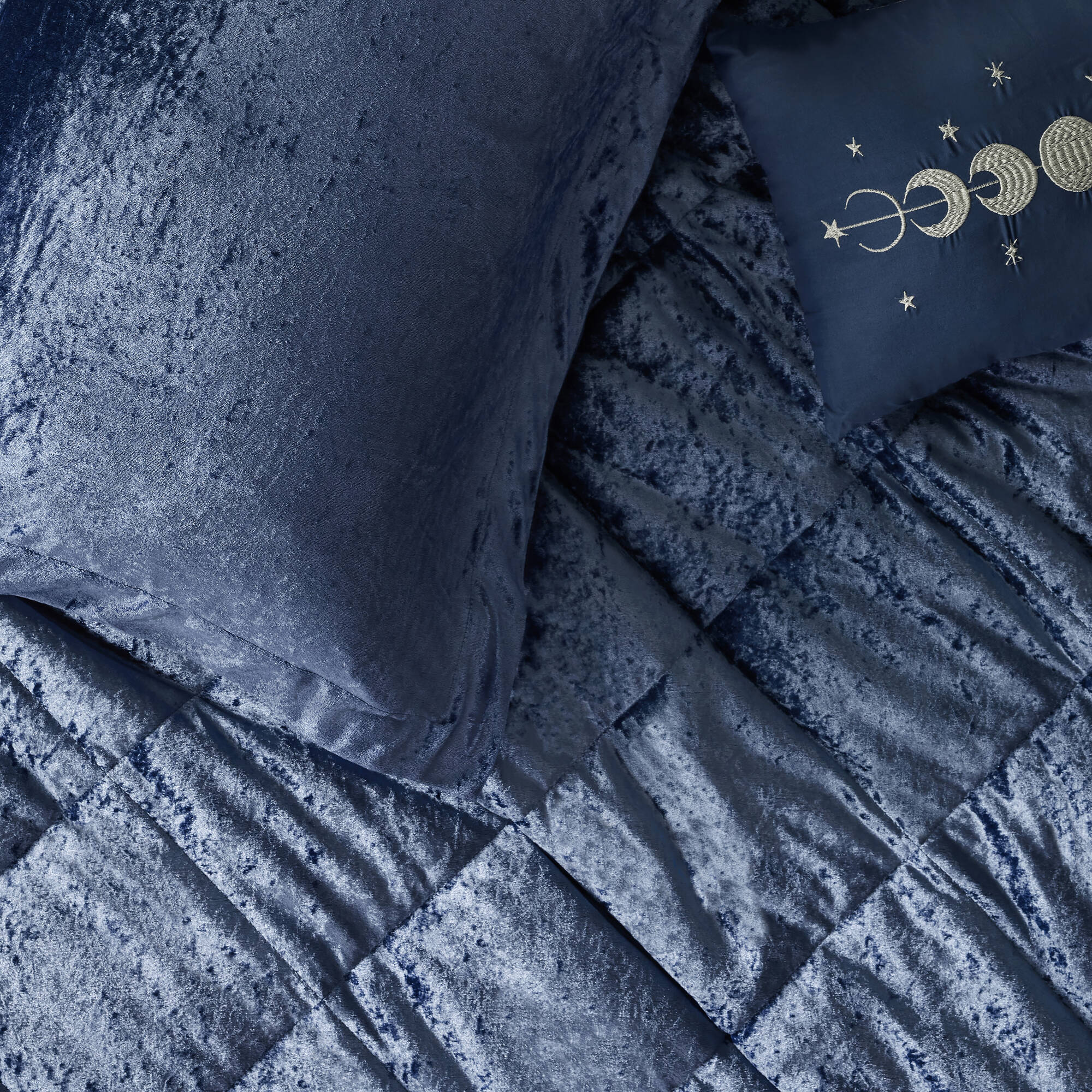 Felicia Velvet Comforter Set with Throw Pillow