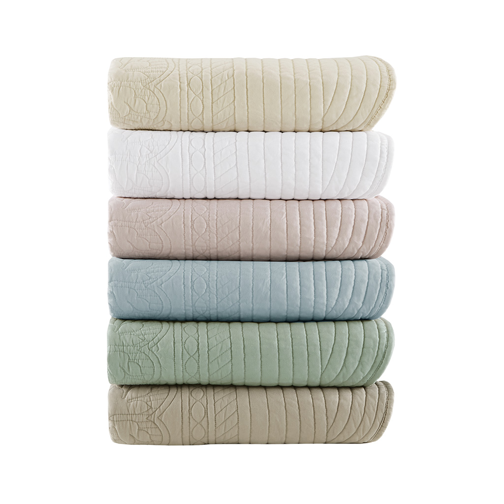 Tuscany Oversized Quilted Throw with Scalloped Edges