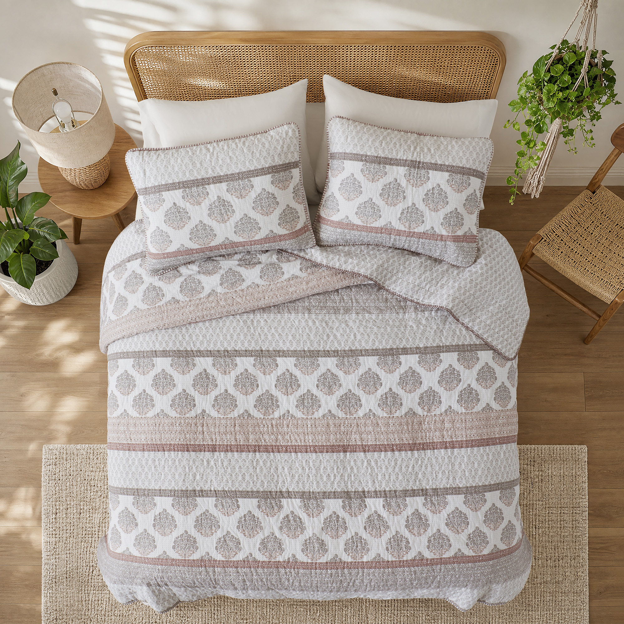 Surya Quilt Set