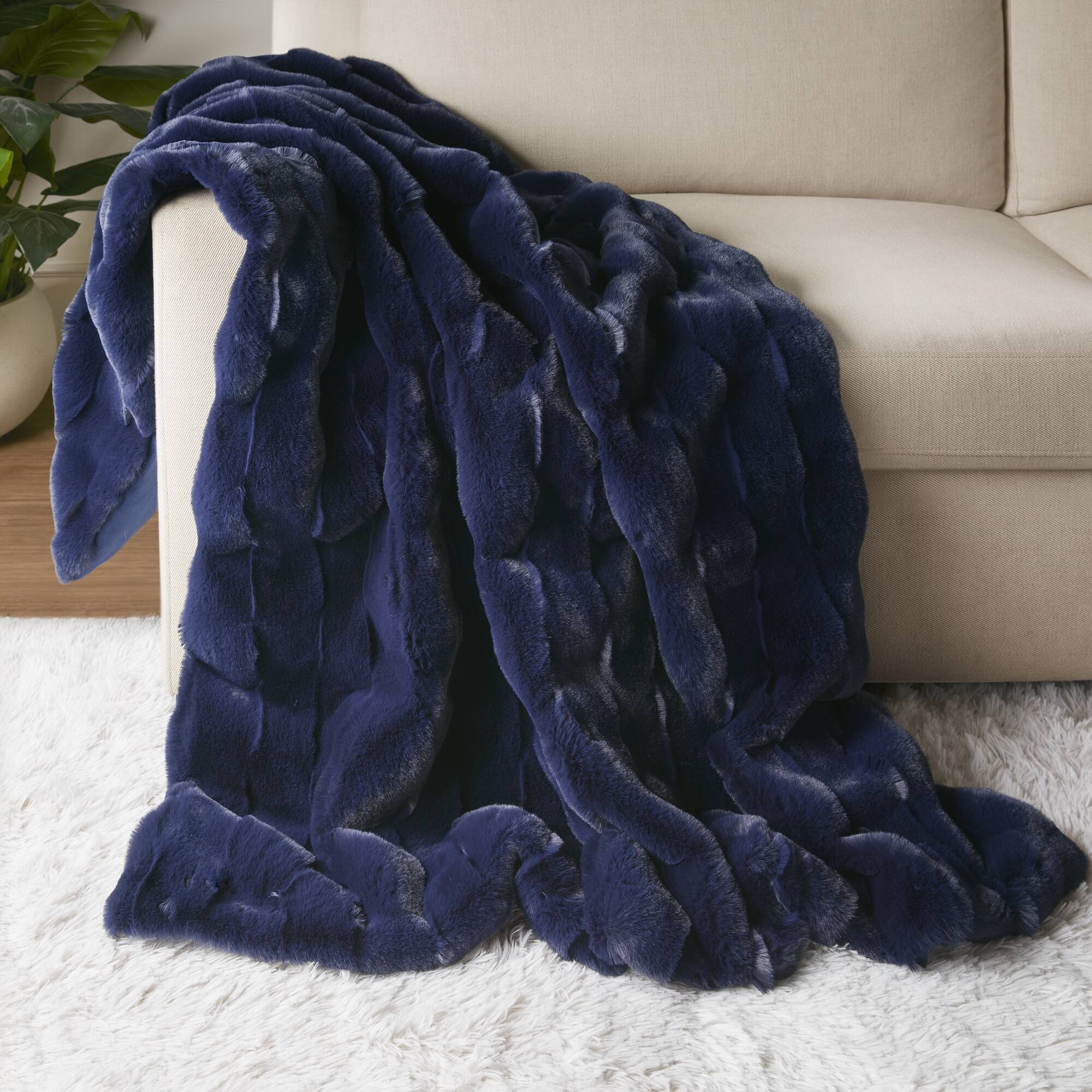 Vivienne Faux Fur Throw