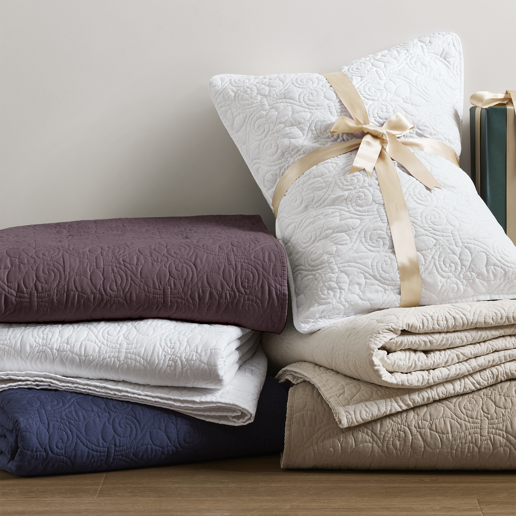 Quebec Reversible Quilt Set