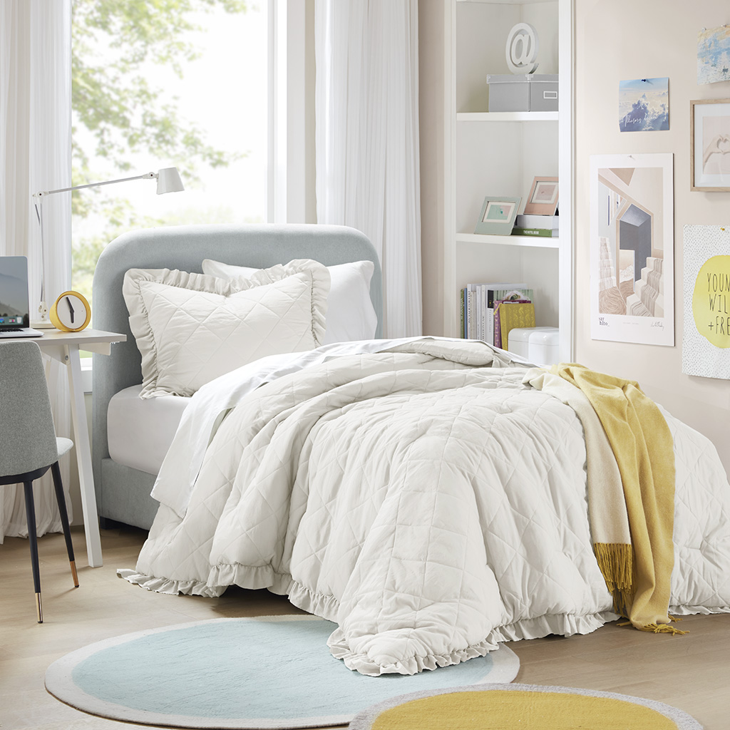 Hannah Diamond Quilted Ruffle Edge Comforter Set