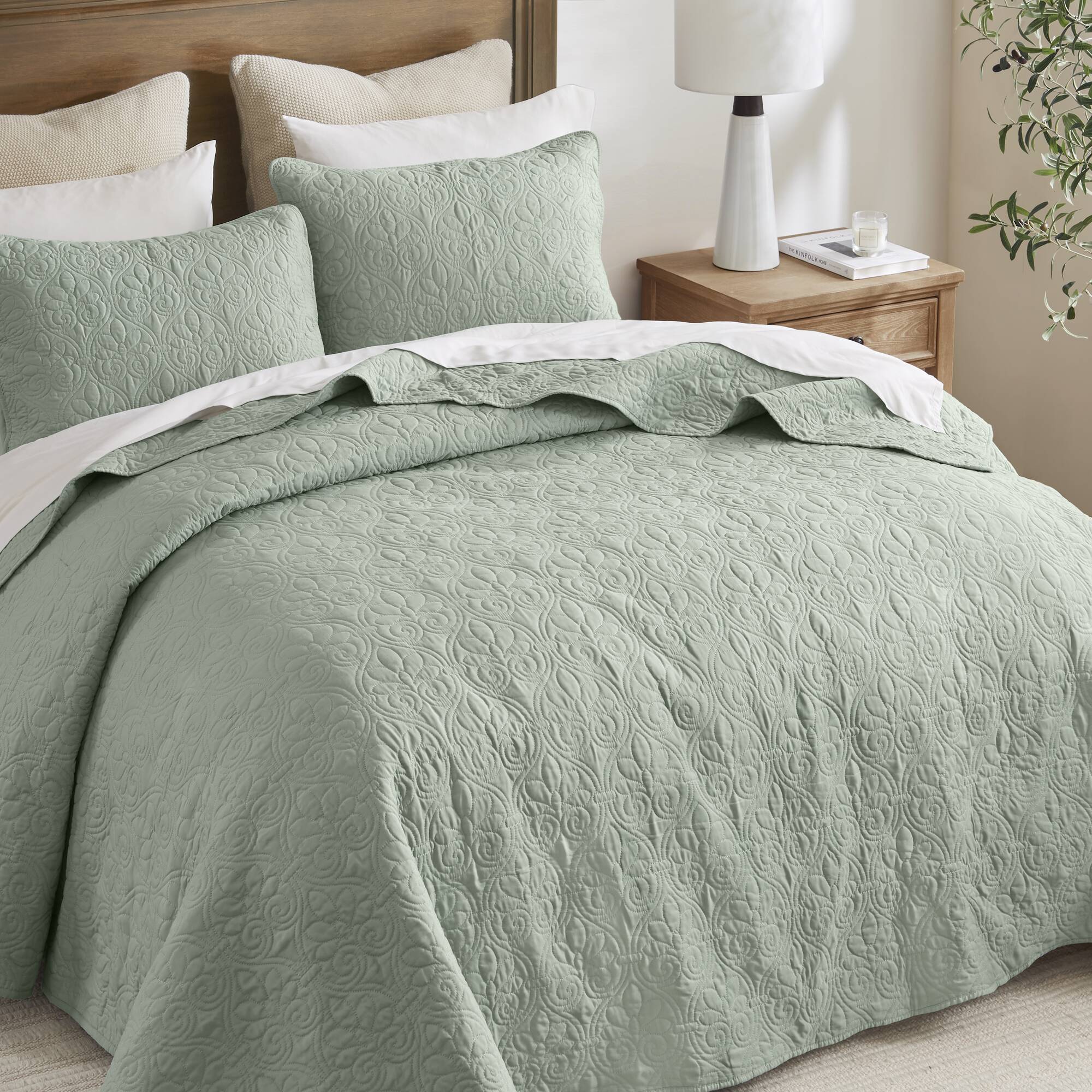 Quebec Reversible Bedspread Set