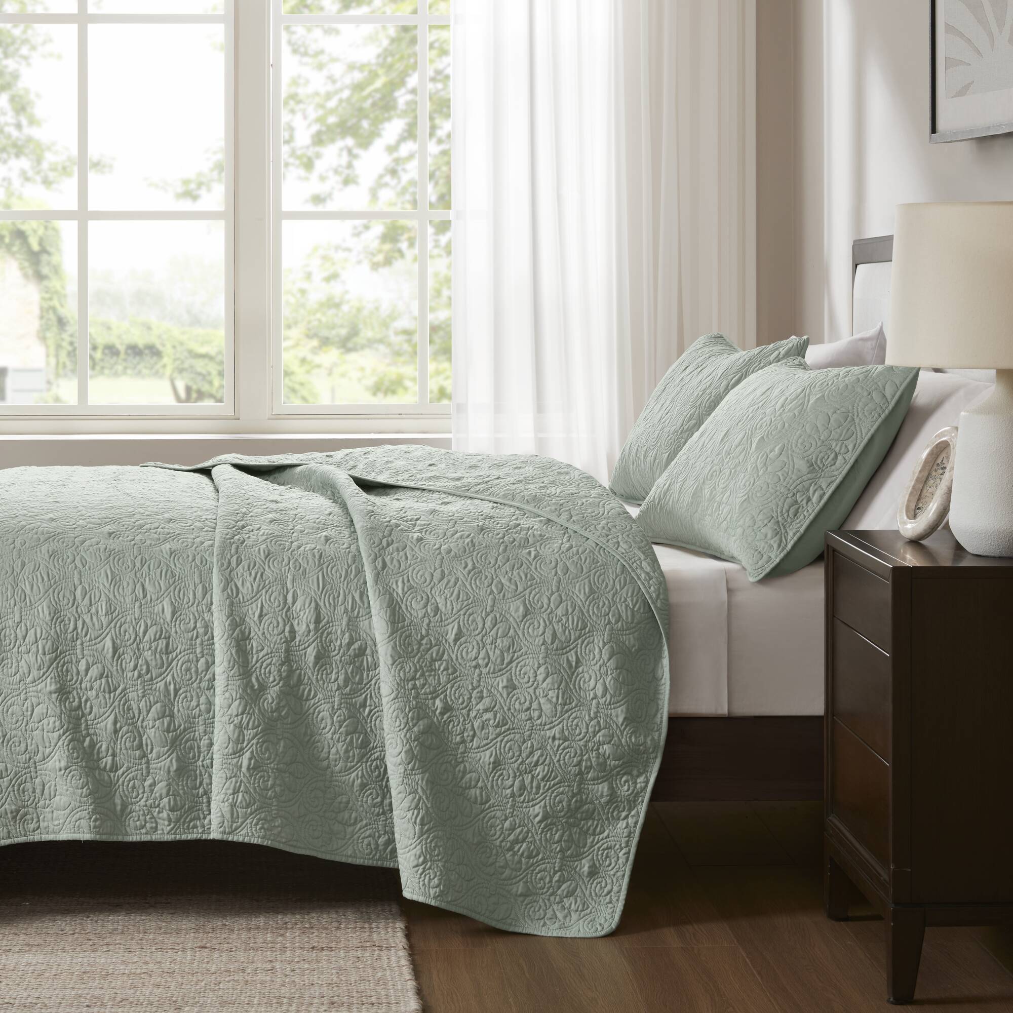 Quebec Reversible Quilt Set