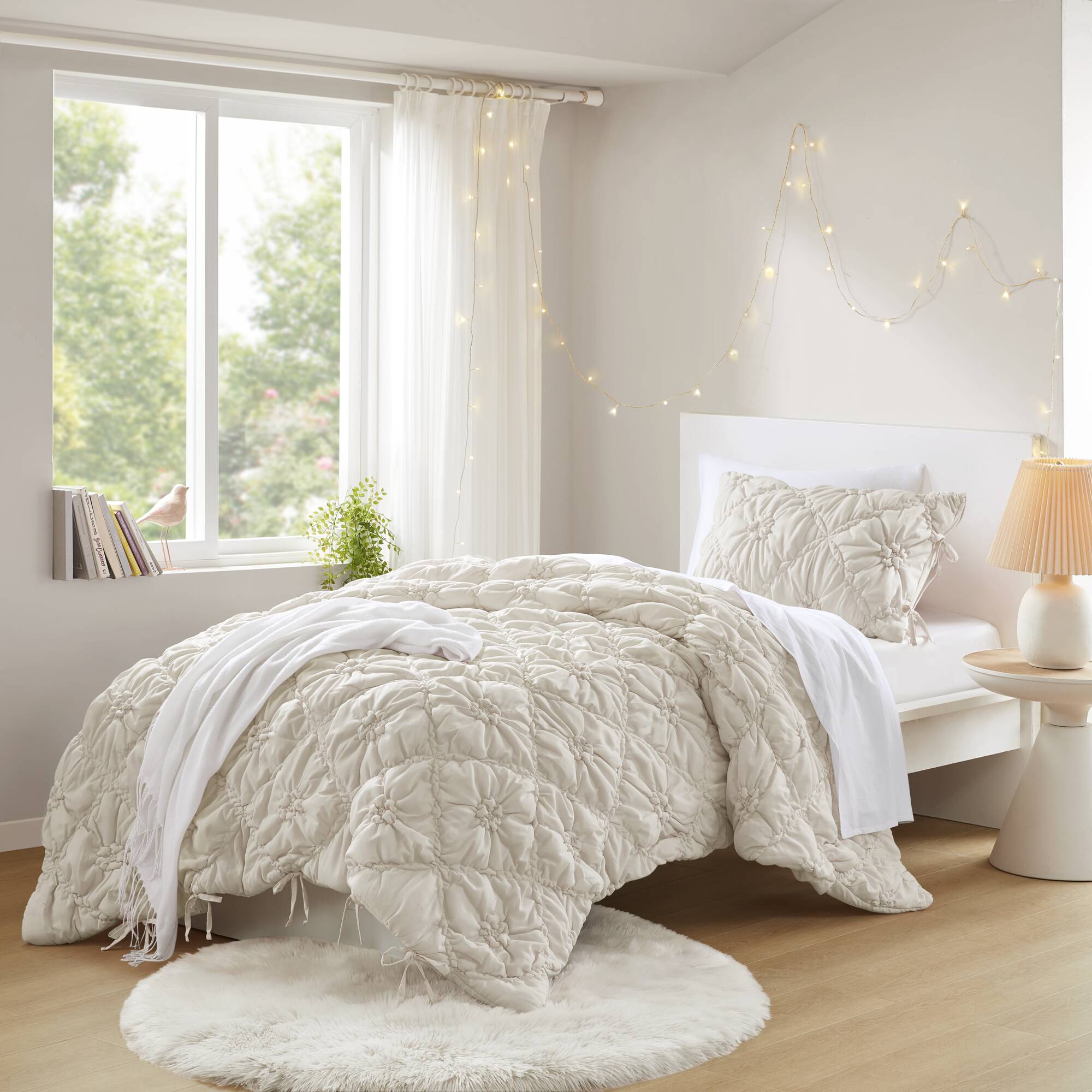 Lily Comforter Set