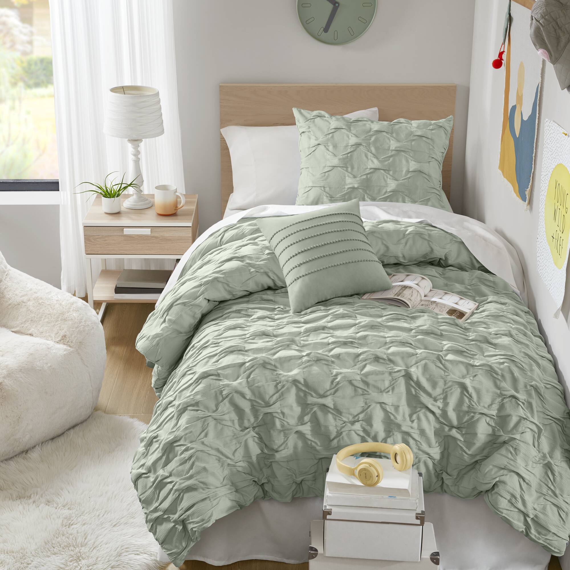 Bailey Diamond Pintuck Pleated Woven Comforter Set