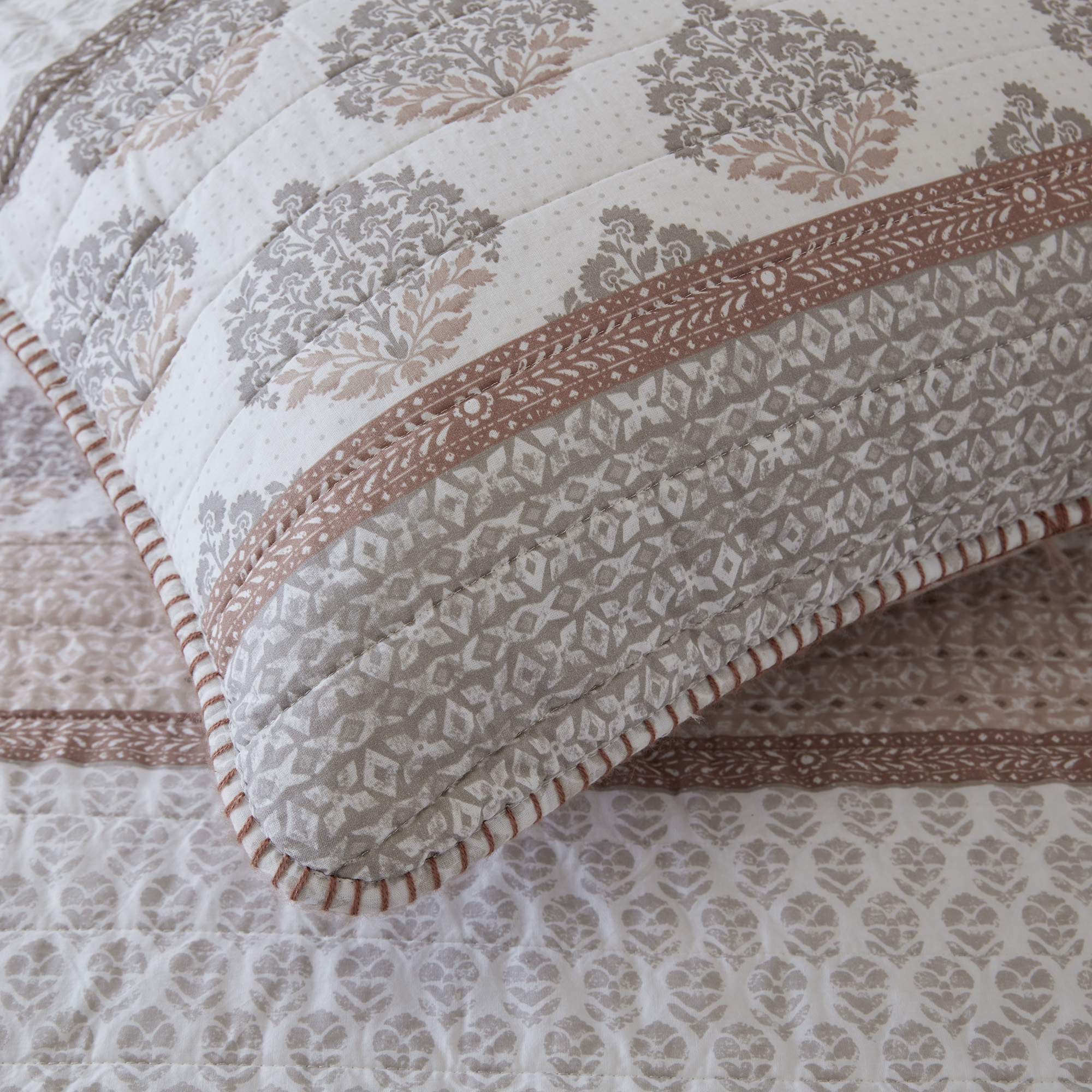 Surya Quilt Set