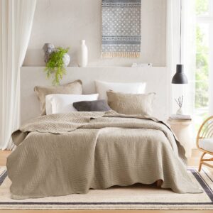 Tuscany 3 Piece Reversible Scalloped Edge Quilt Set from Madison Park in  Khaki. Tuscany 3 Piece Reversible Scalloped Edge Quilt Set from Madison Park in  Khaki. Tuscany 3 Piece Reversible Scalloped Edge Quilt Set from Madison Park in  Khaki. Tuscany 3 Piece Reversible Scalloped Edge Quilt Set from Madison Park in  Khaki. Tuscany 3 Piece Reversible Scalloped Edge Quilt Set from Madison Park in  Khaki.