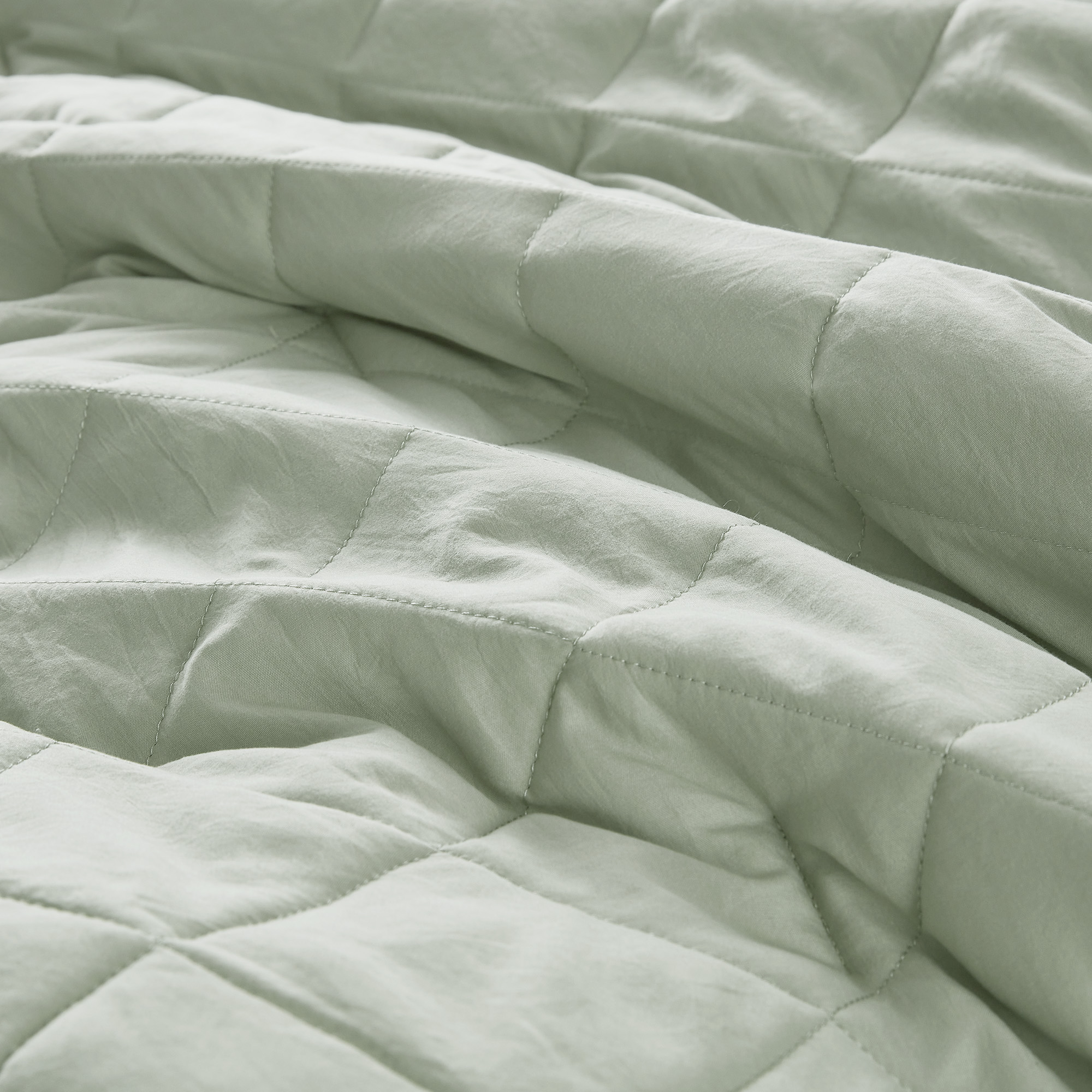 Hannah Diamond Quilted Ruffle Edge Comforter Set