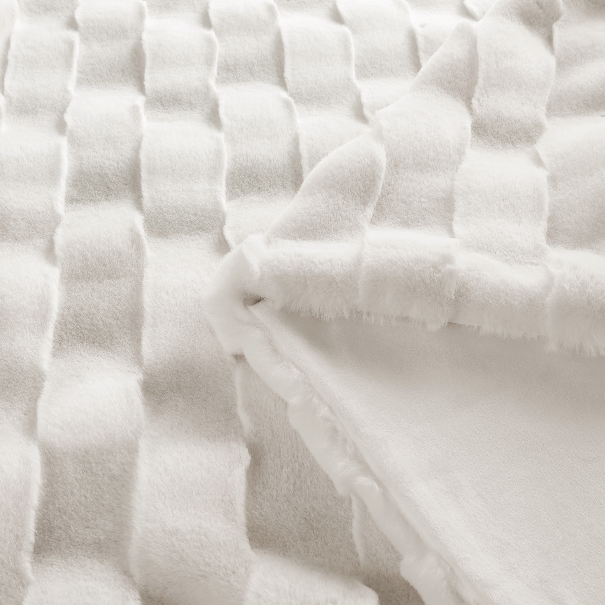 Vivienne Faux Fur Throw