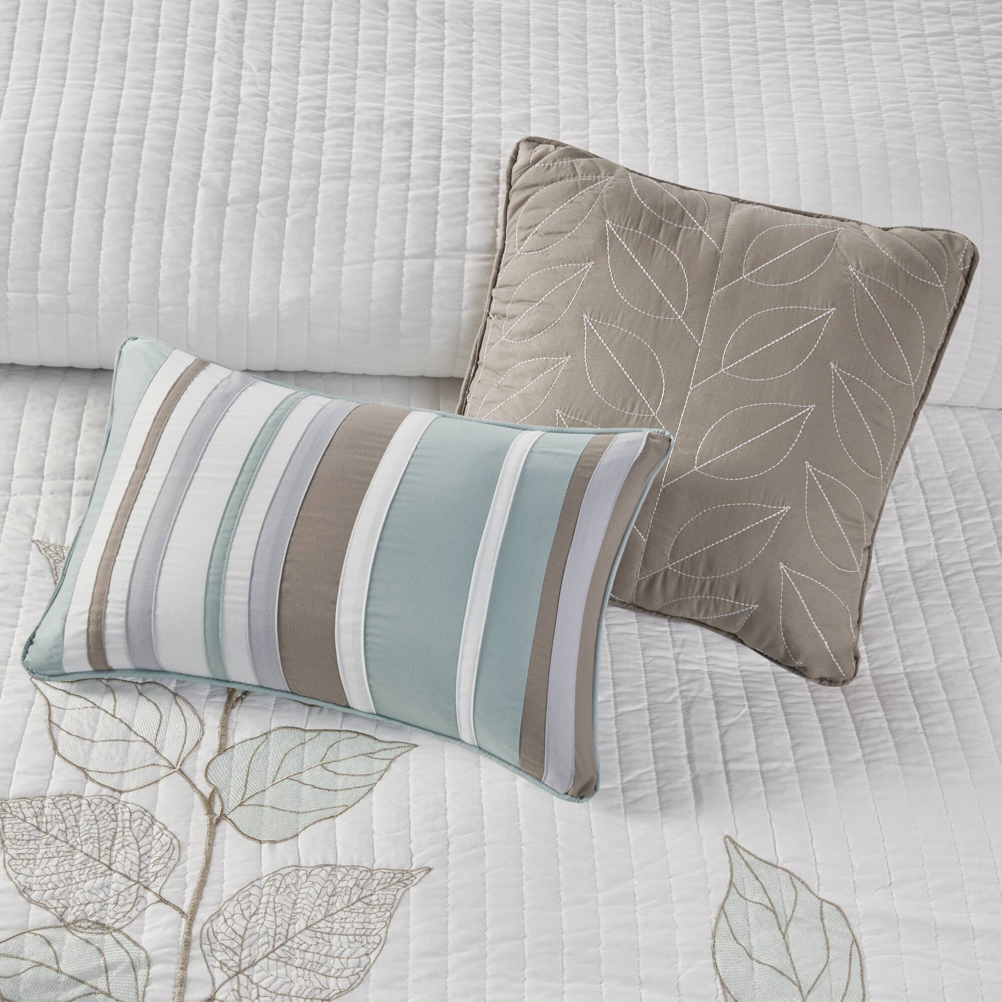 Caelie 6 Piece Embroidered Quilt Set with Throw Pillows