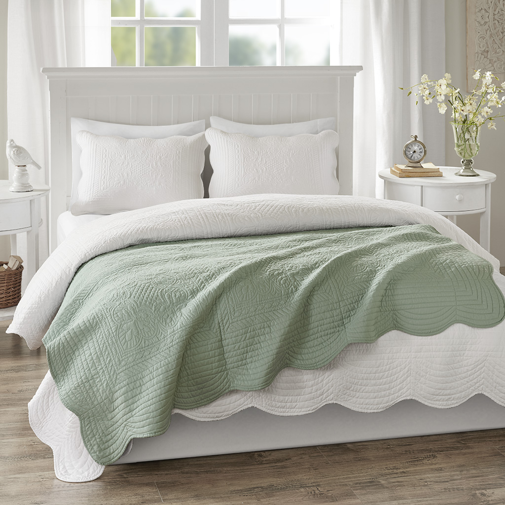 Tuscany Oversized Quilted Throw with Scalloped Edges