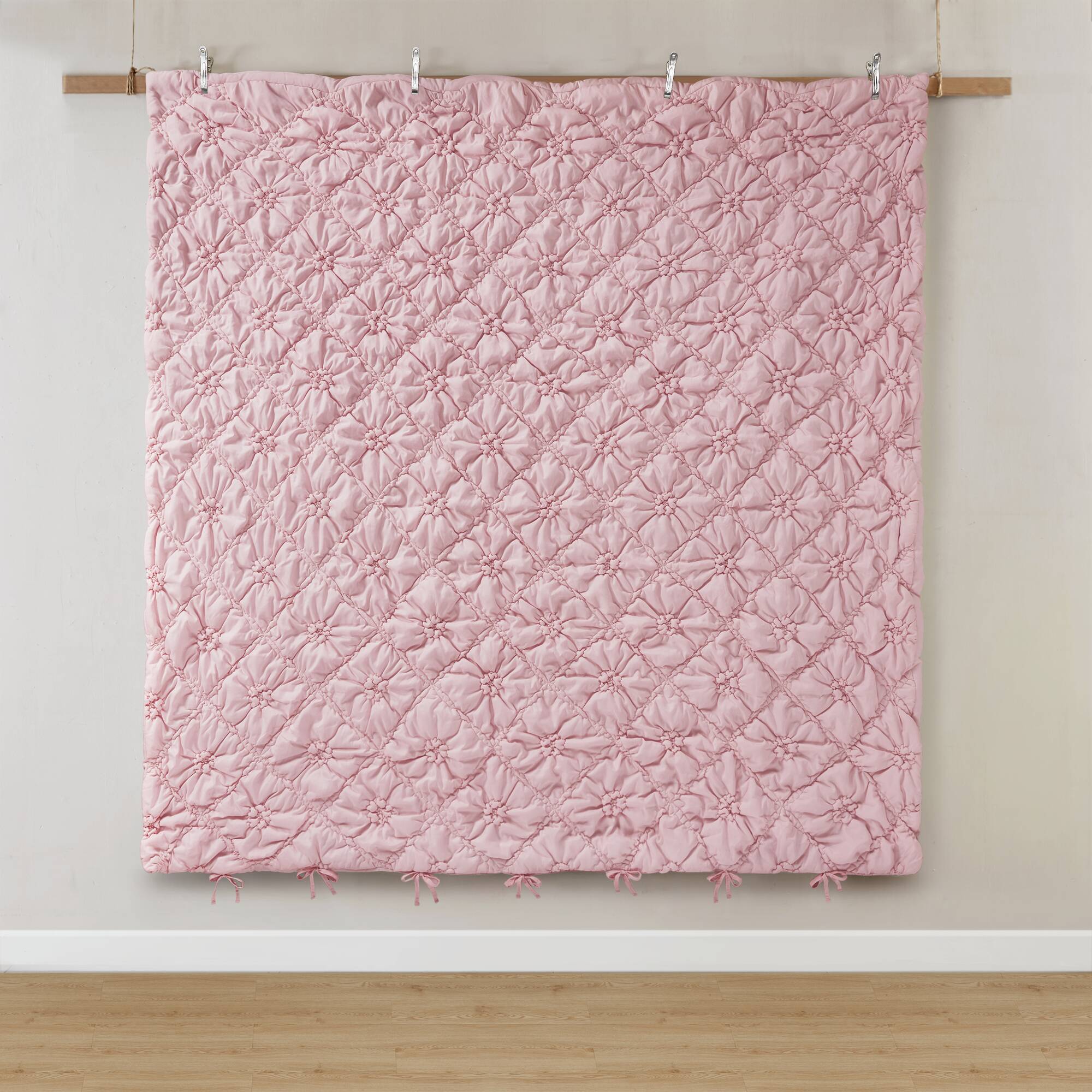 Lily Comforter Set