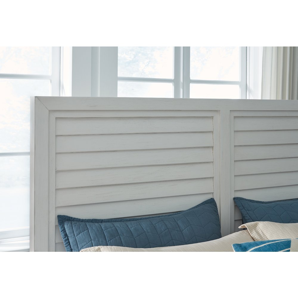 Dunescape Queen Panel Bed – White