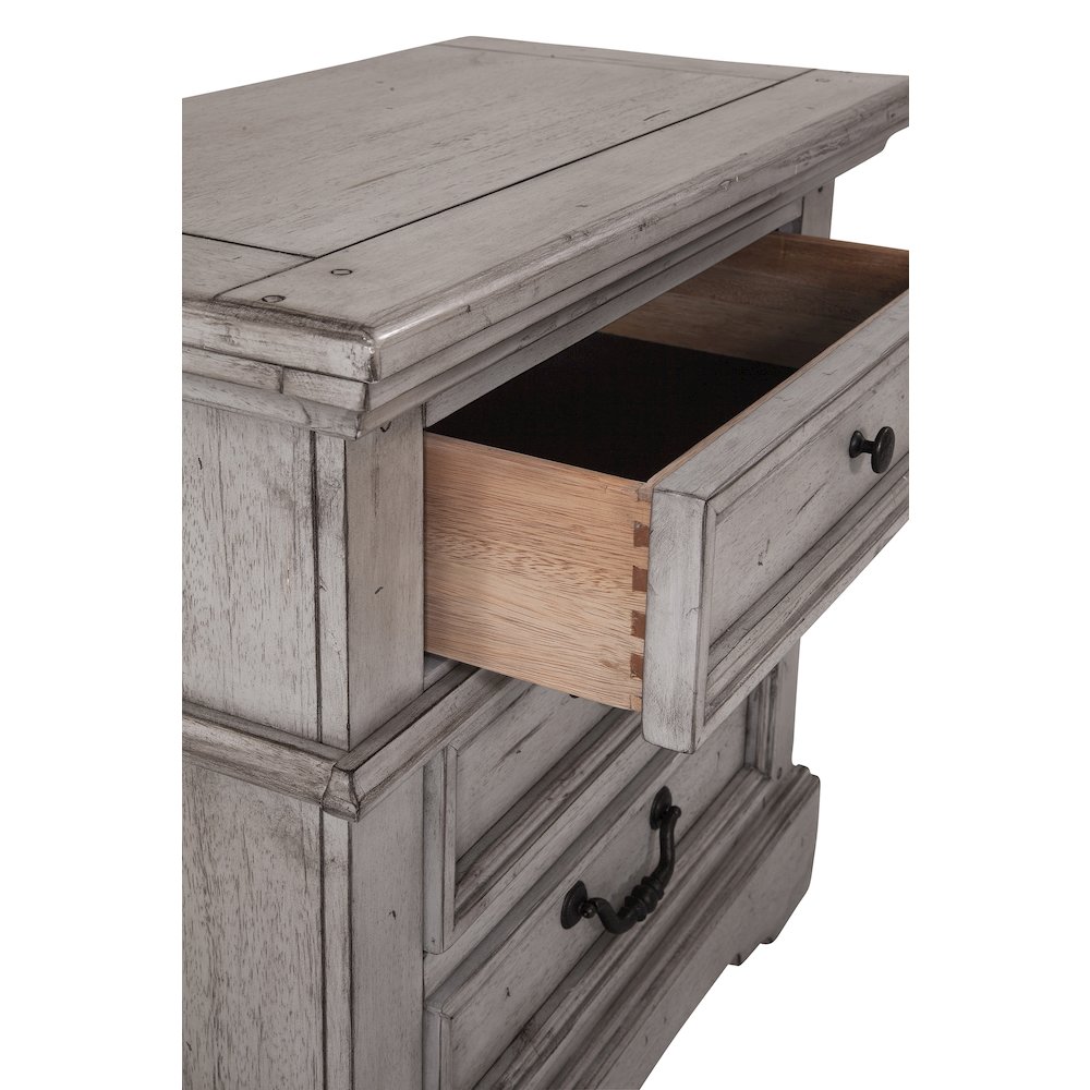 Stonebrook 3-Drawer Nightstand – Light Distressed Antique Gray